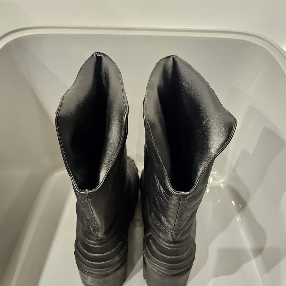 SCHUTZ Black Winter Boots